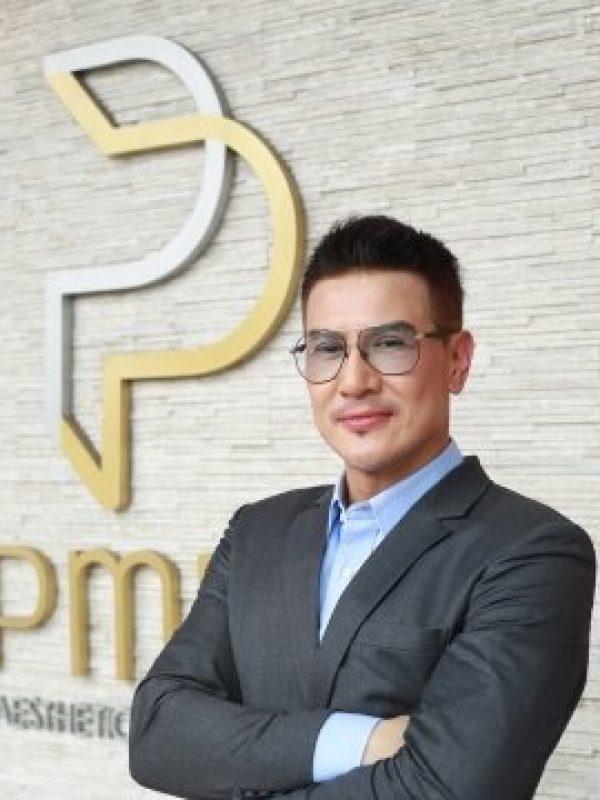 คุณเมธี-นักแสดง.jpg